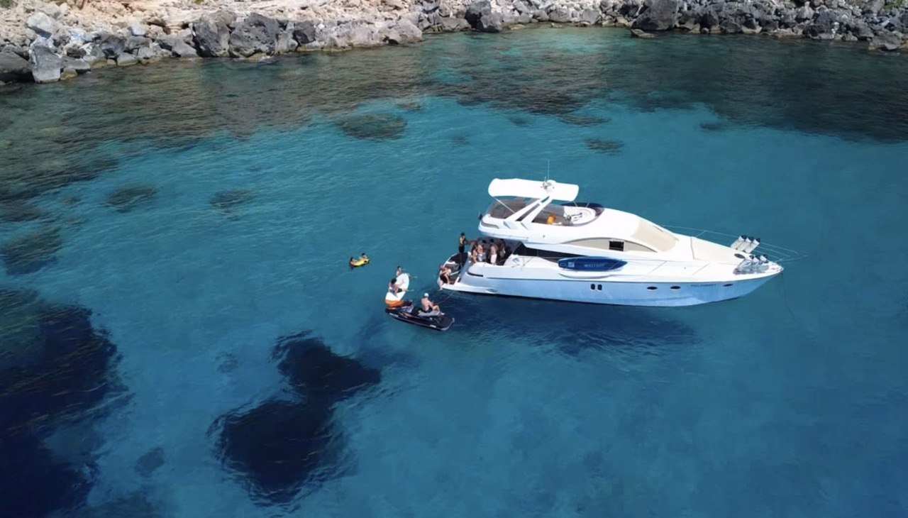 Numarine 55 Fly anchored in a Mediterranean cove